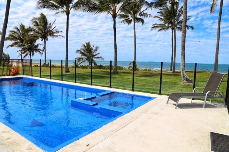 Sarina Beach Motel Grasstree Beach 외부 사진
