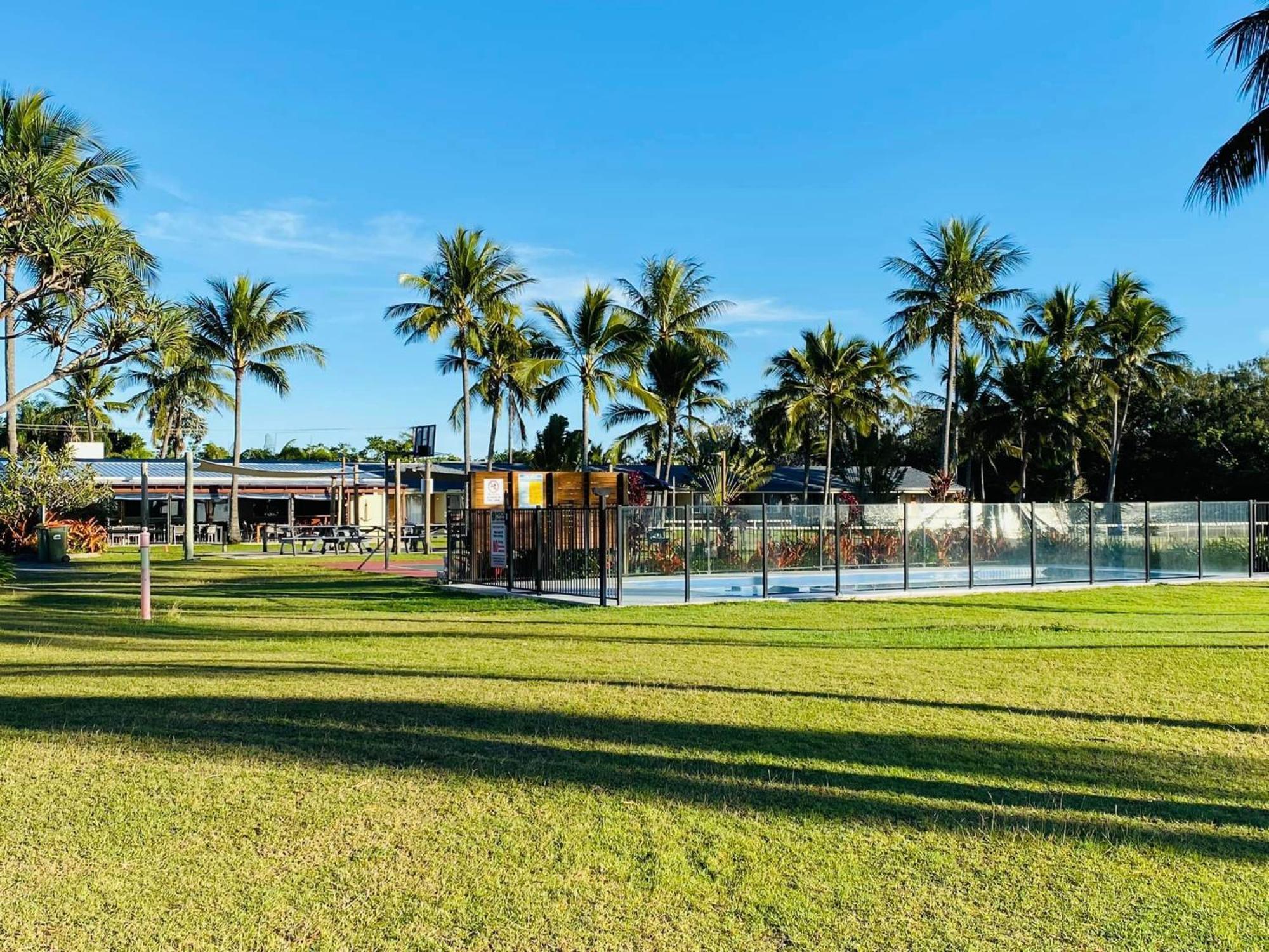 Sarina Beach Motel Grasstree Beach 외부 사진